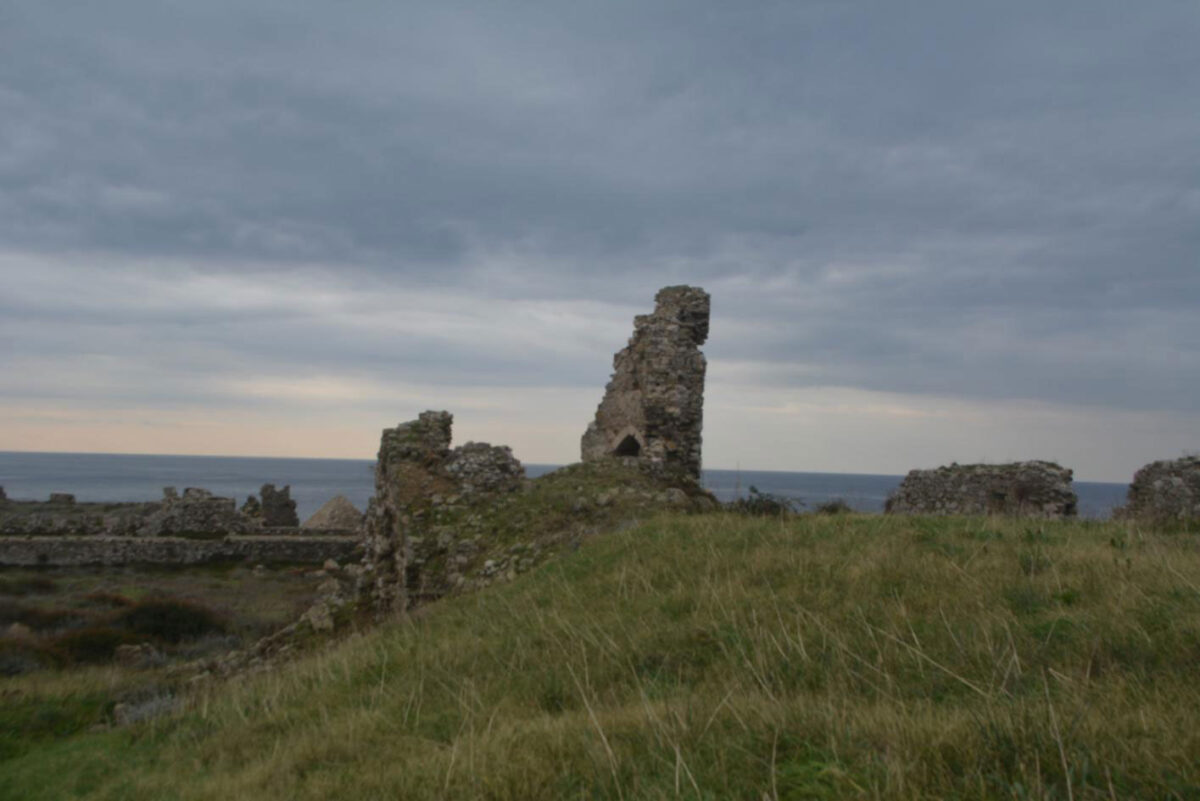 Methoni Castle. The semicircular tower in the northern enclosure after the collapse of its west side (photo: MOCAS) 