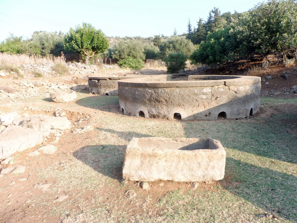 Old wells and cisterns are preserved to this day in regions of East Apokonas in Chania (photo: AMNA)