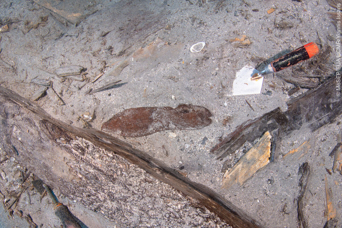 Part of a leather shoe in situ. (photo: Y. Issaris)