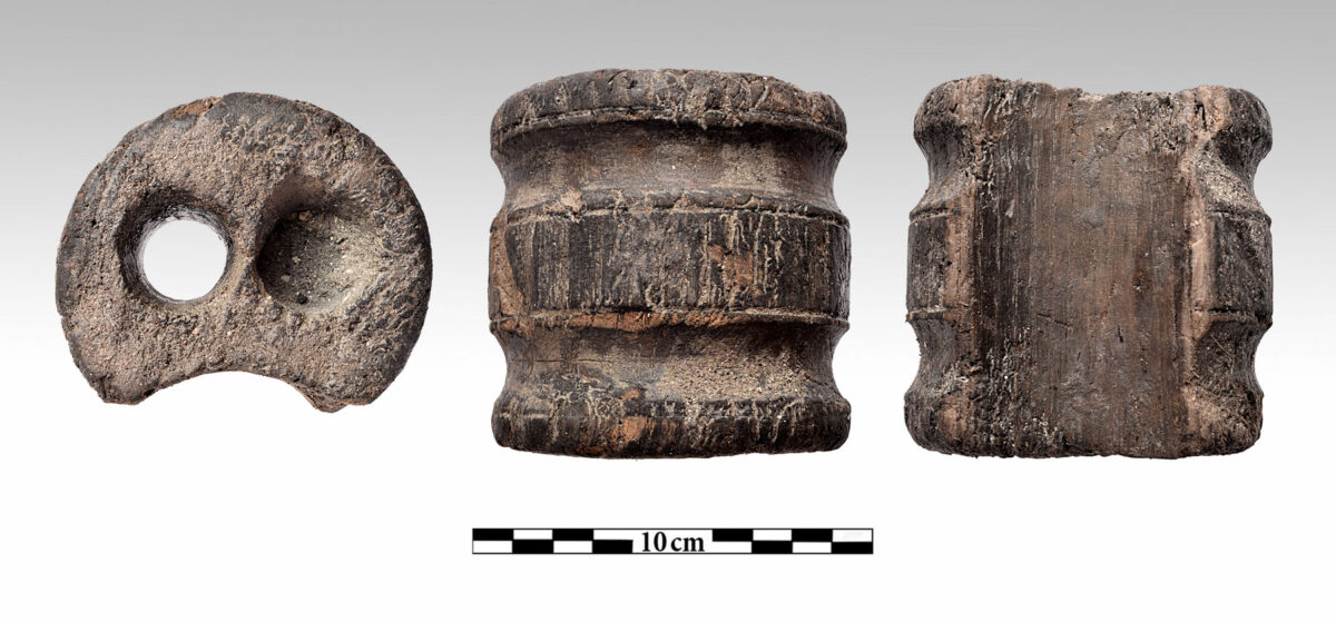 Wooden block with two holes (photo: P.Vezyrtzis)