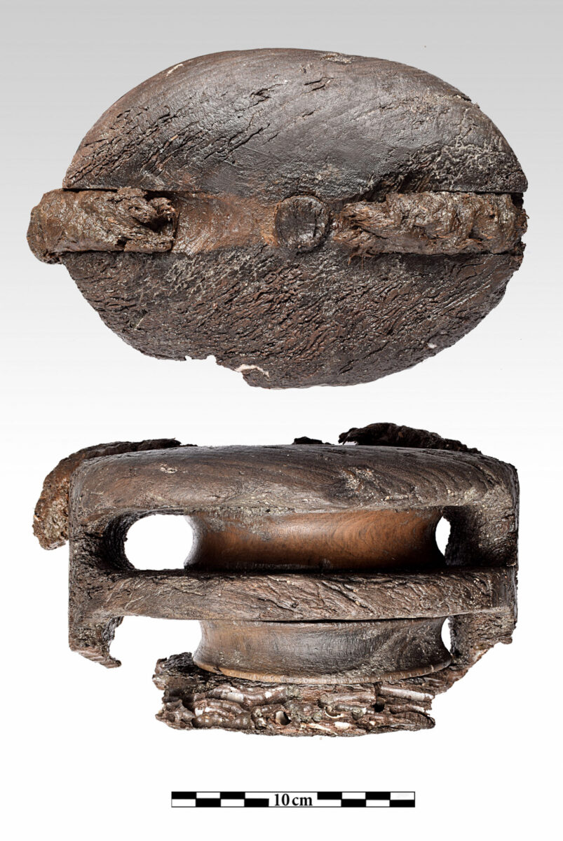 Wooden pulley with part of its mooring rope being conserved. (photo: P. Vezyrtzis)