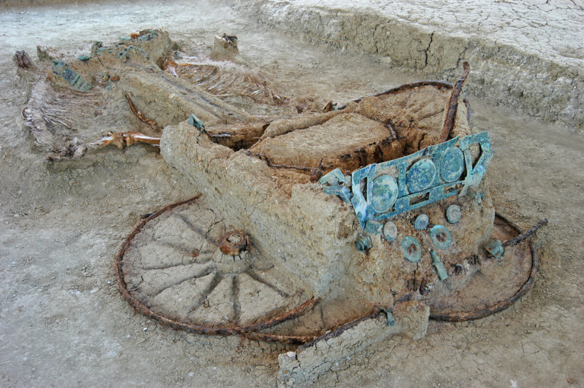 Chariot B at Mikri Doxipara-Zoni (photo: AMNA / Evros Ephorate of Antiquities , Domna Terzopoulou) 