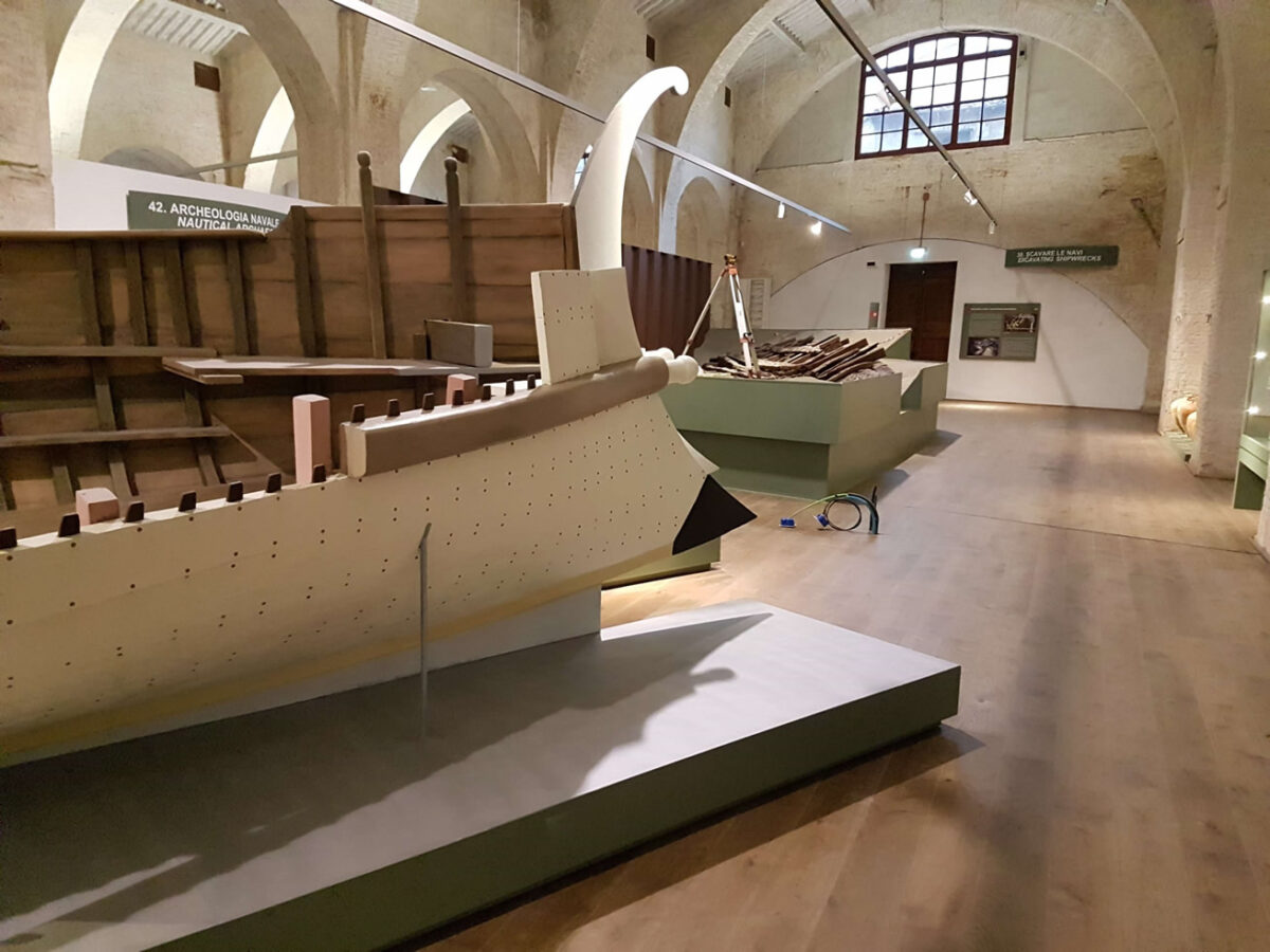 The exhibition of “Le Navi Antiche di Pisa” is hosted in the rooms and the aisles of the Arsenali Medicei” (the Medicean Arsenals) in Pisa.