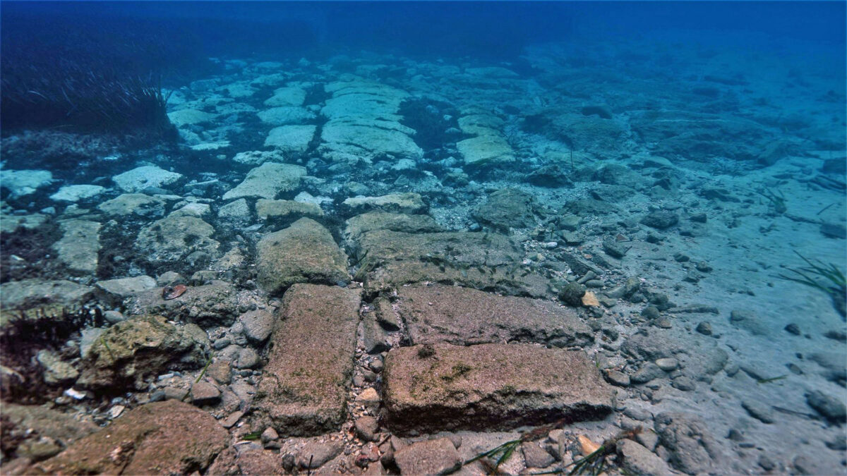 View of submerged structure, possibly a wall or breakwater, to the south of Poros (photo: MOCAS).