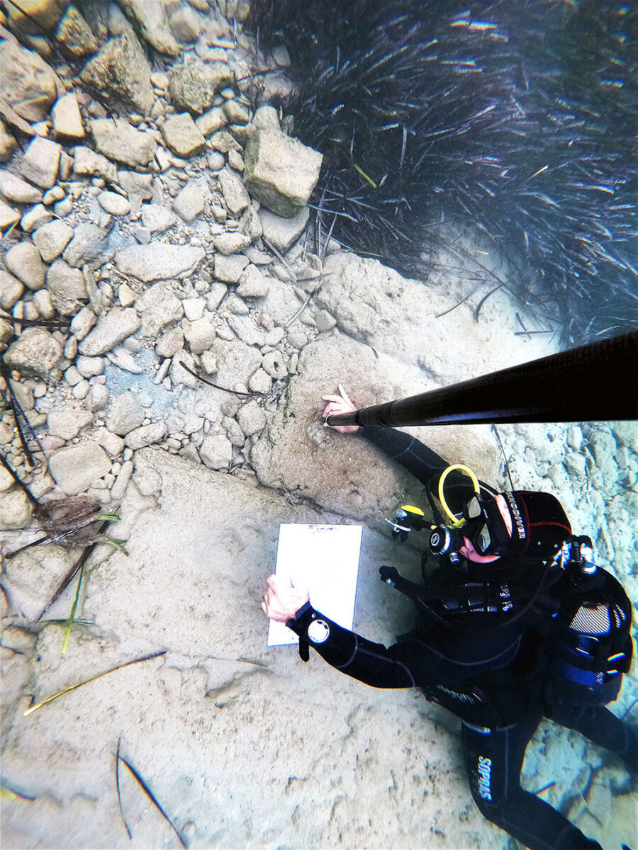 Taking measurements of equipment of submerged structures at Poros (photo: MOCAS).