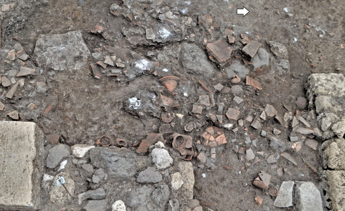 Destruction layer from the middle of the 2nd c. BC where the vessel with the poem was found. Photo: Hemathia Ephorate of Antiquities  