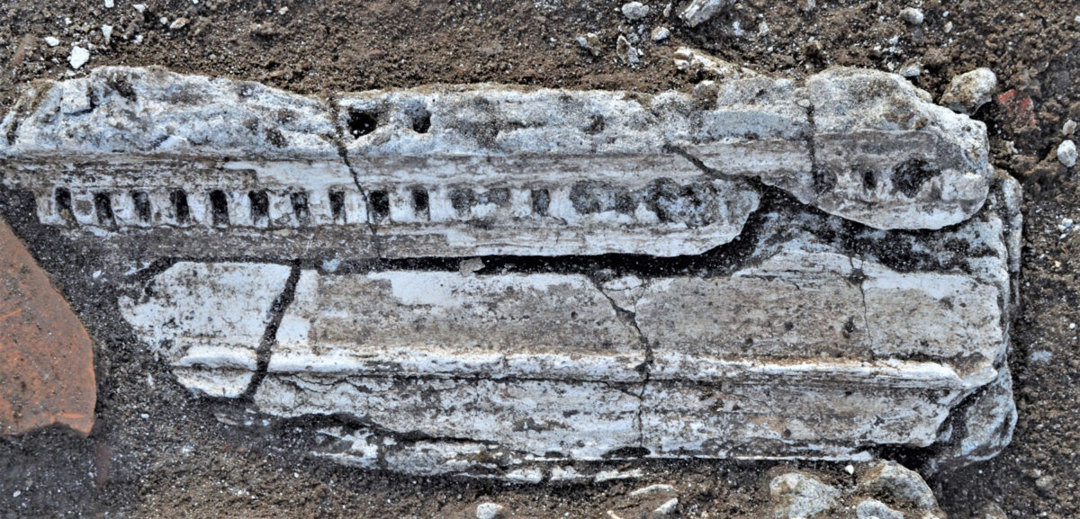 Ionian moulding from the wall decoration of the temple shaped space. Photo: Hemathia Ephorate of Antiquities