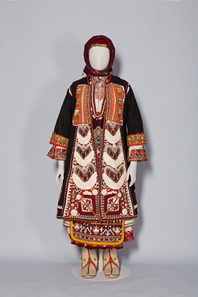 Bridal dress from the villages of Mikro and Megalo Zaloufi, in the region of Makra Gefyra (Uzunköprü), Eastern Thrace, late 19th century, Benaki Museum ΦΟΡ93.