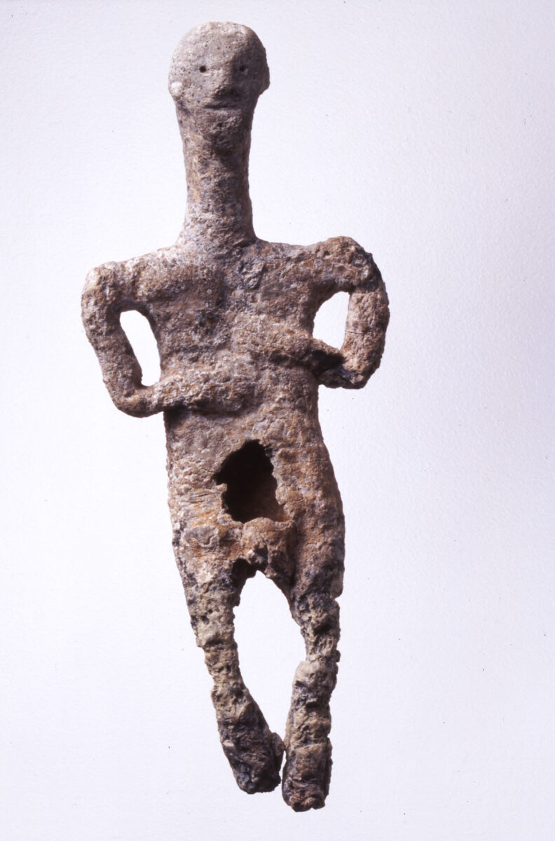 Lead male figurine. Early Cycladic II-III period. 2300 B.C. Museum of Cycladic Art (ΝΓ 1128). © Museum of Cycladic Art / G. Fafalis.