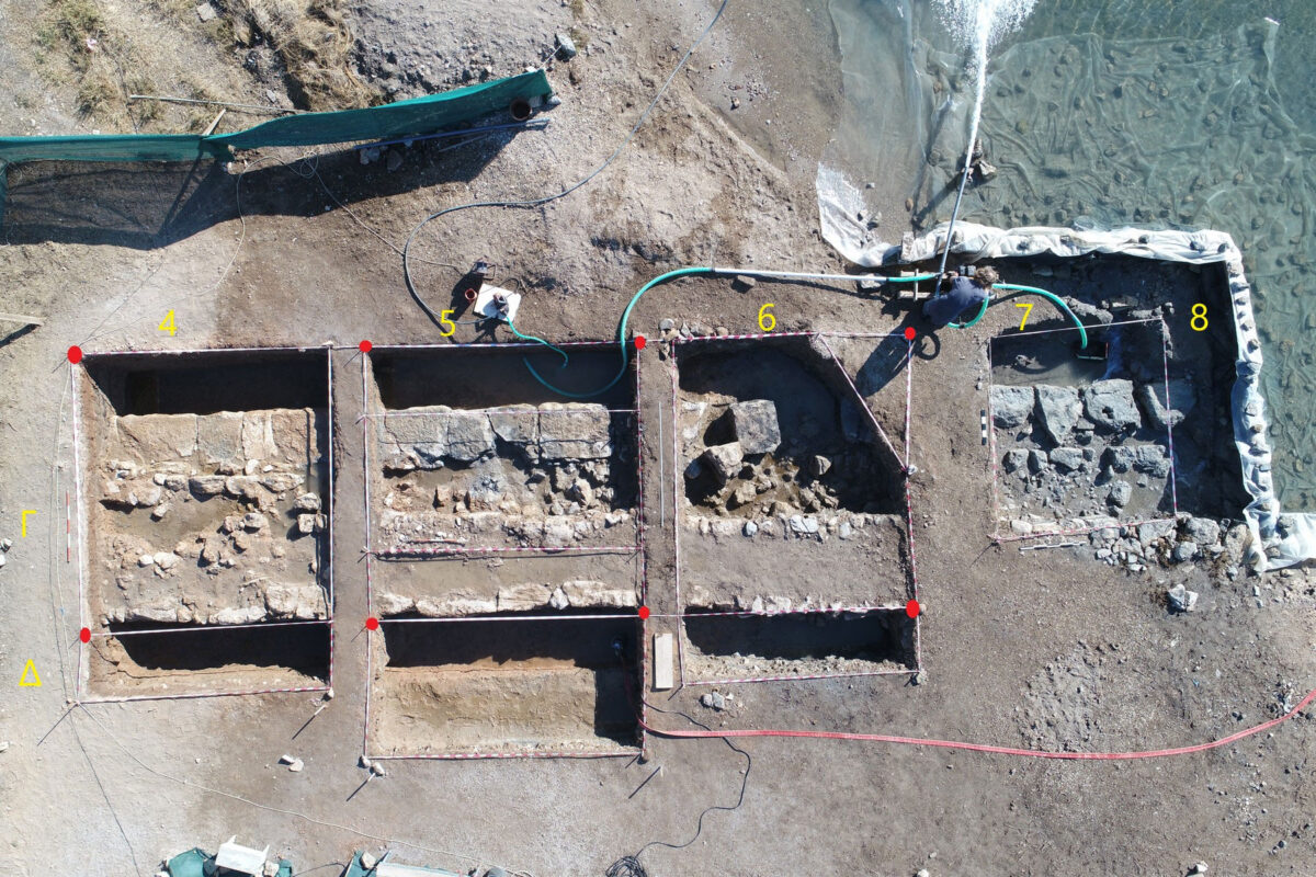 Aerial photograph of the excavation site with the unearthed part of the wall (with the grid squares marked) (photo: MOCAS).