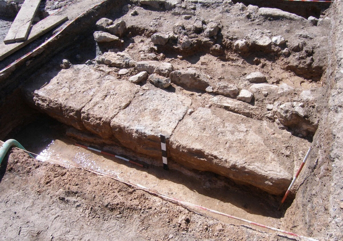 View of part of the wall (East front) from the northeast (photo: MOCAS).