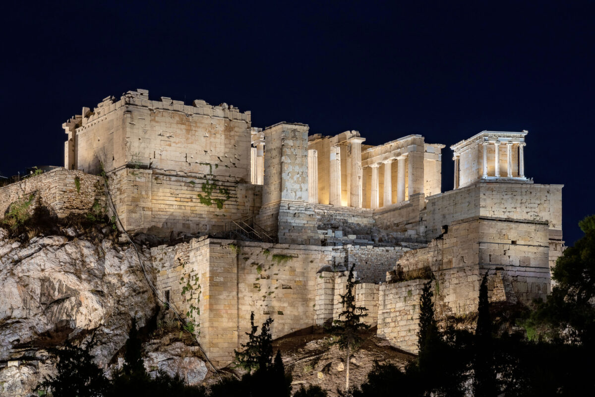 The new lighting of the Acropolis (© Gavriil Papadiotis).