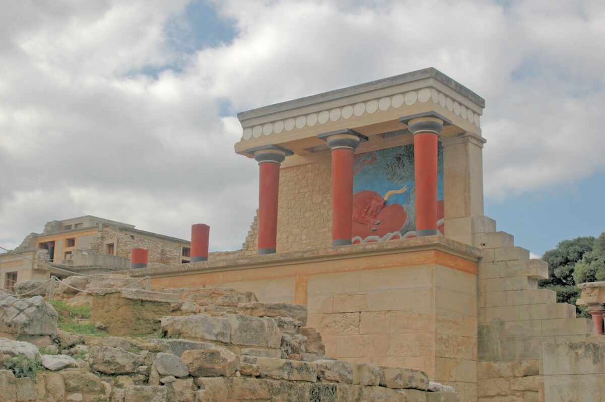 The Knossos palace (photo: Wikipedia) 