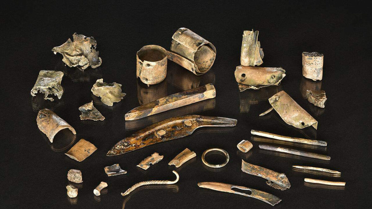 Bronze Age money across Europe: Metal scraps from the ‘soldier’s pouch’ of the Late Bronze Age battlefield of Tollensee Valley, Mecklenburg-Vorpommern. Photo: Volker Minkus, copyright Thomas Terberger