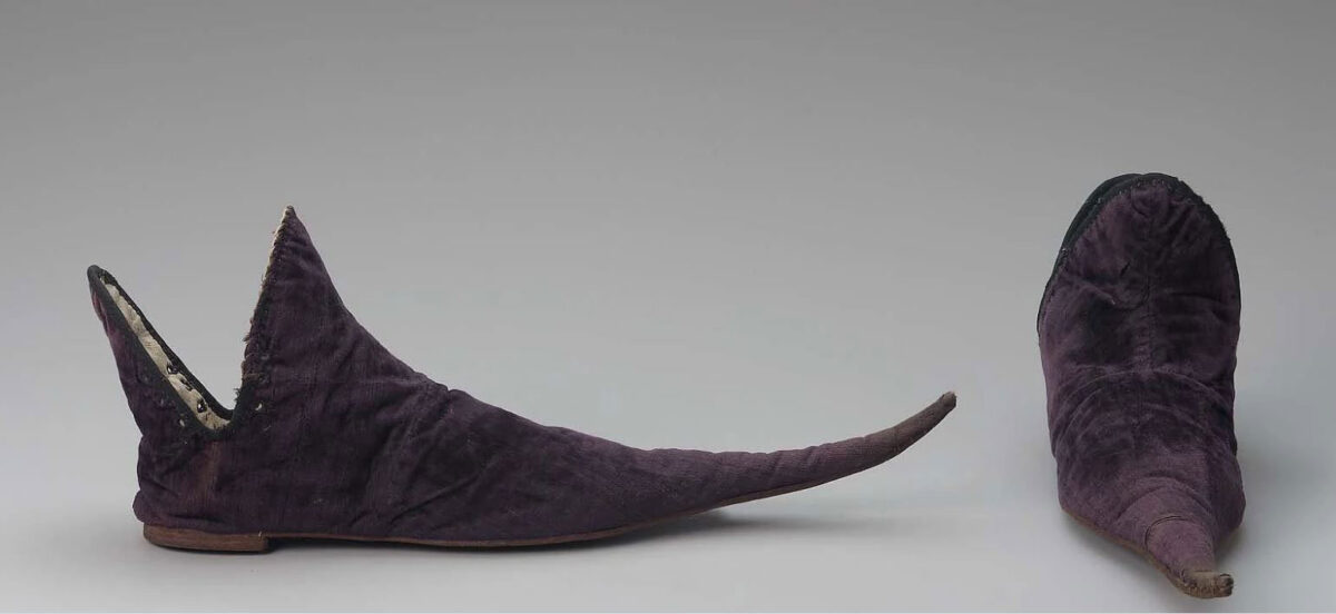 A pair of poulaine shoes from the 15th century, housed in the Museum of Fine Arts in Boston, US. Credit : Museum of Fine Arts