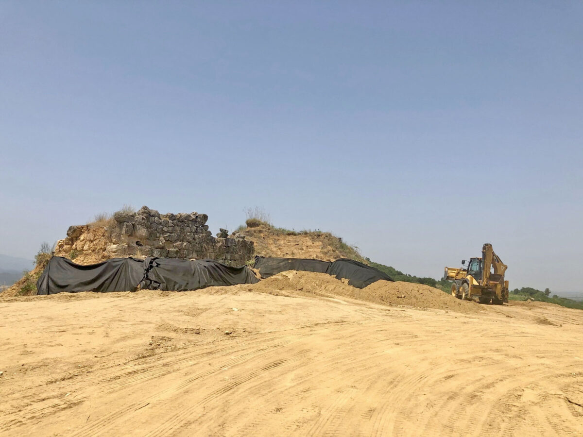 Earthworks at the Kasta Tomb (photo: MOCAS). 