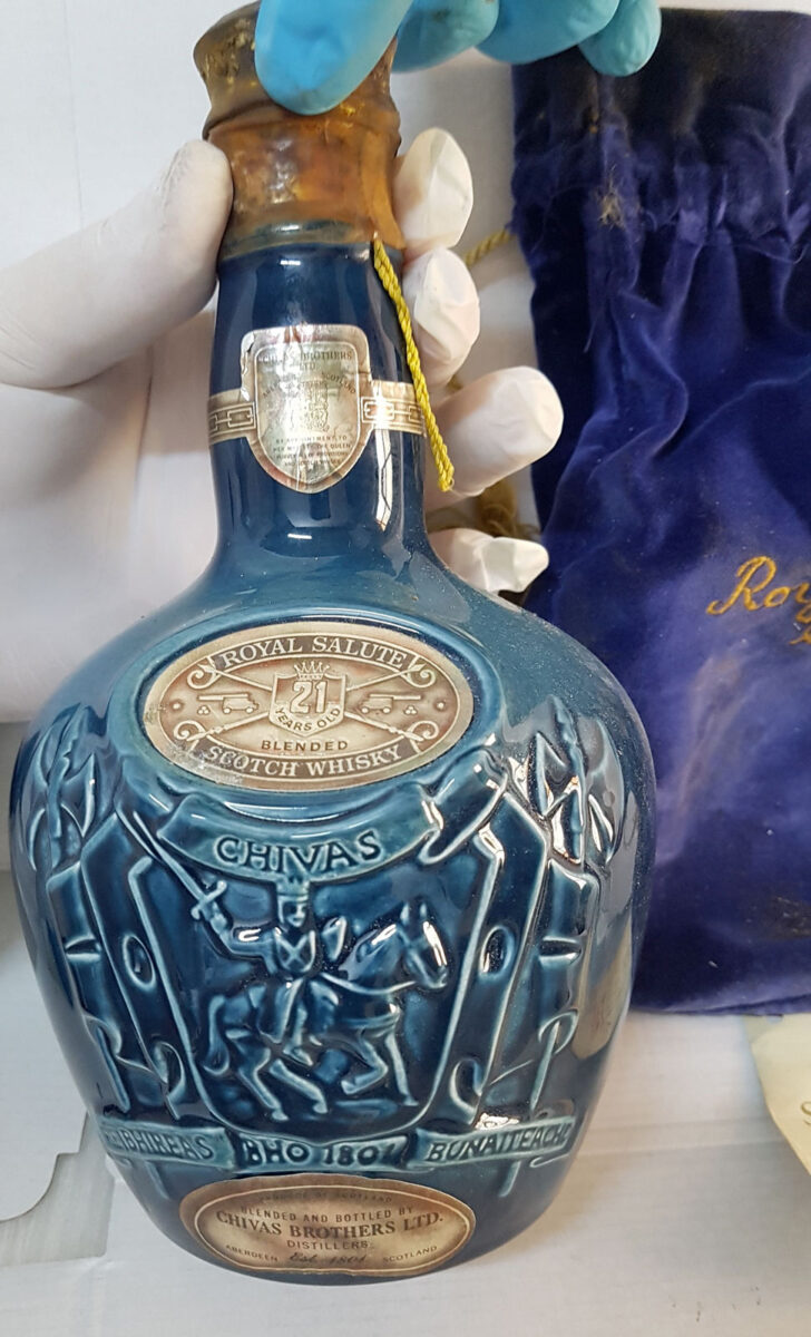 Collectible bottle of whiskey for the coronation of Queen Elizabeth (photo: MOCAS). 
