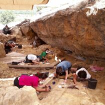 A Neanderthal hunting camp in the center of the Iberian Peninsula