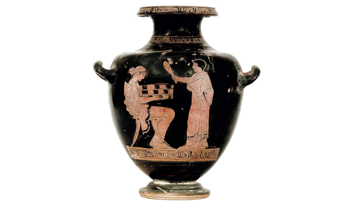 Clay red-figured hydria by the Alkimachos Painter, with scene from everyday life in the women’s quarters
(gynaikonites) or scene of wedding preparations. Provenance unknown. Ca 470 – 460 BC. Athens, Paul and
Alexandra Kanellopoulos Museum Δ 99.
© Hellenic Ministry of Culture and Sports/Paul and Alexandra Kanellopoulos Museum. Photograph:
Socratis Mavrommatis.