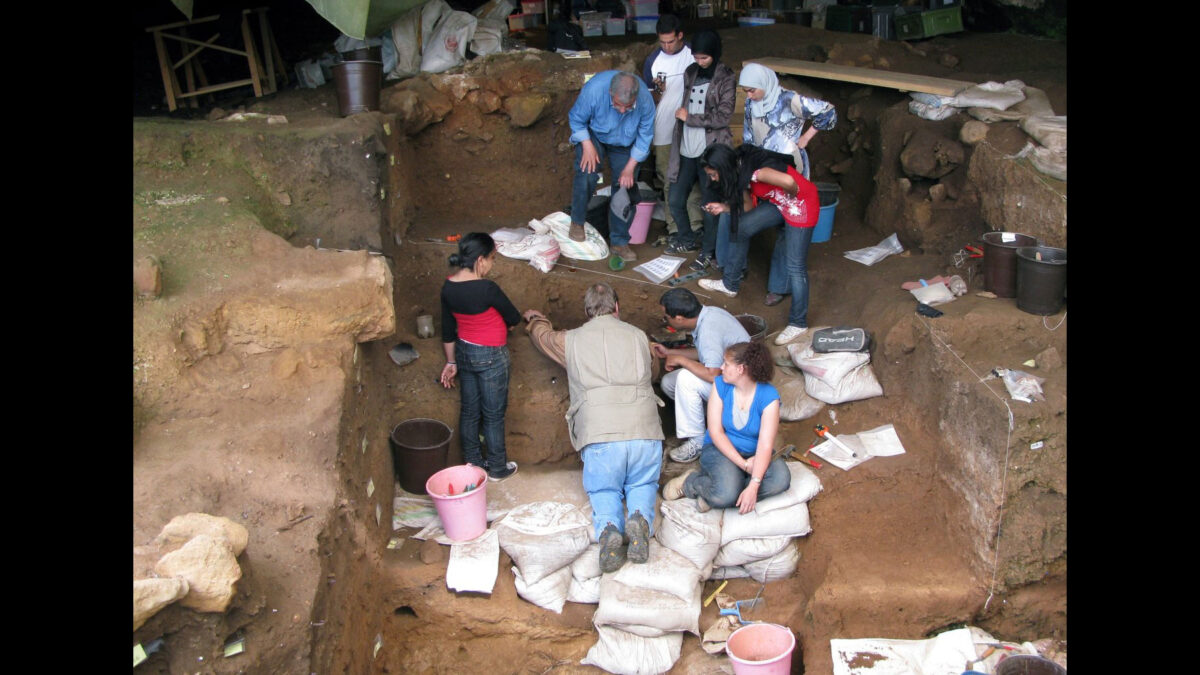 Excavation at Contrebandiers Cave, Morocco. © Emily Yuko Hallett 2009