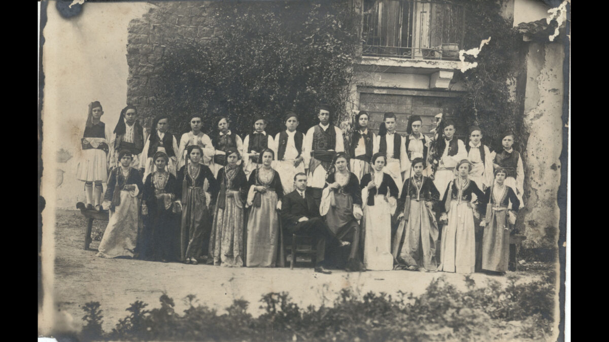 Pupils wearing the Amalia dress or the Evzones uniform. Patra (?), 1920-1925. Photographer unknown. Peloponnesian Folklore Foundation.
