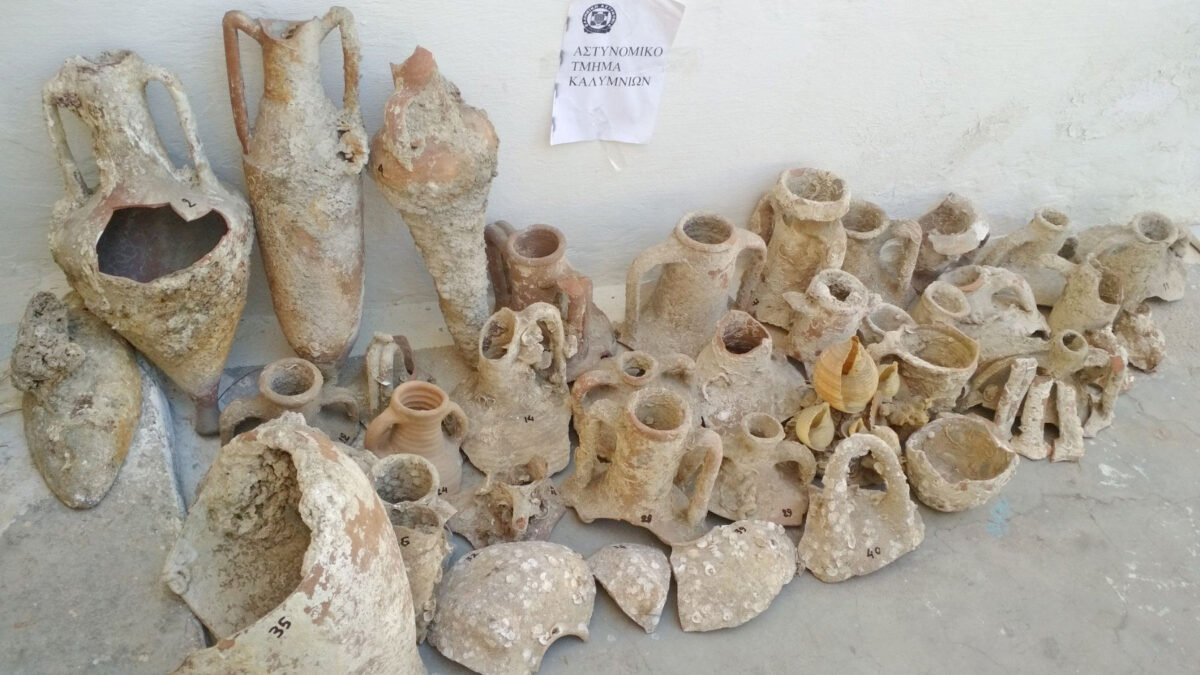 The antiquities confiscated on Kalymnos (photo: Hellenic Police)