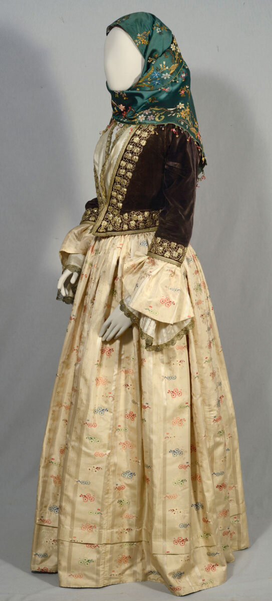 Dress of Maria Koundourioti, wife of Dimitrios Voulgaris, elected Prime Minister of Greece for 8 terms. Hydra, 1840-1860. Benaki Museum (Dress 9). 