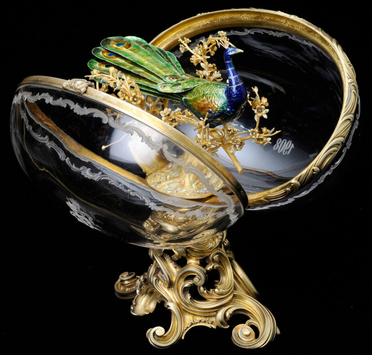 “The Peacock Egg”, the crystal egg concealing inside it a mechanical enameled gold peacock (source: V&A Museum). 