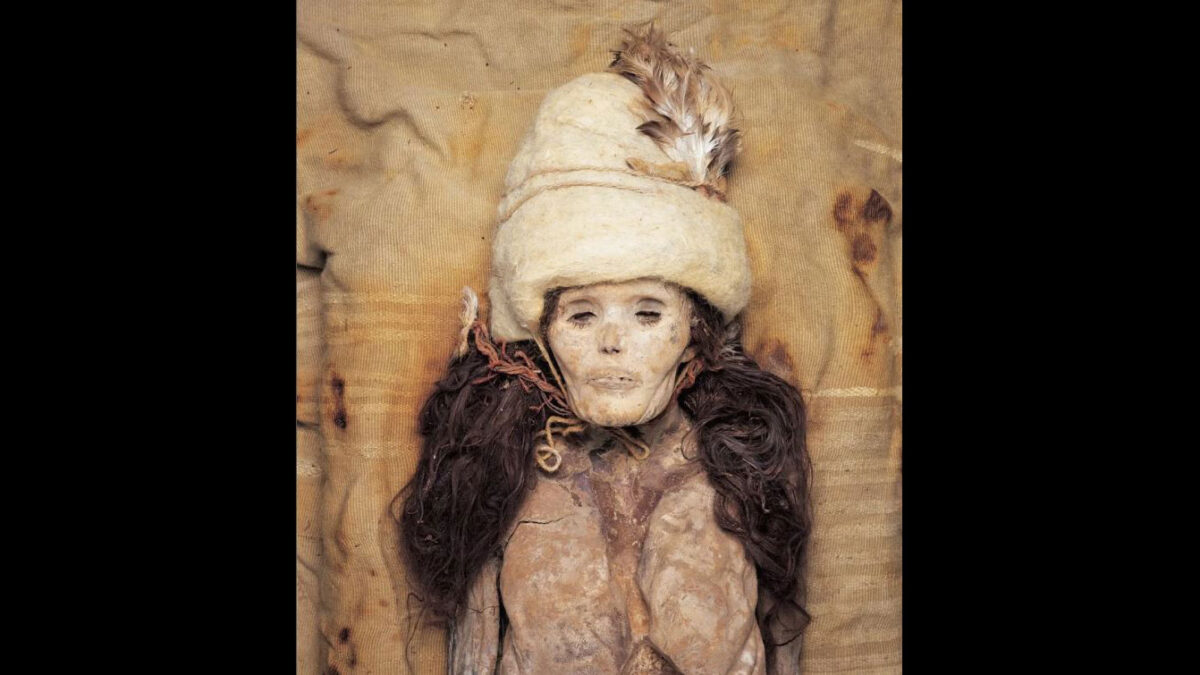 A naturally mummified woman from burial M11 of the Xiaohe cemetery. © Wenying Li, Xinjiang Institute of Cultural Relics and Archaeology