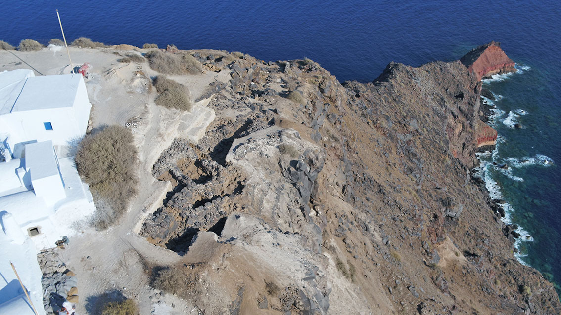 Fig. 1. Therasia: View of the Koimisis Hill (photo: Photographic Archive of the Koimisis Excavation / K. Sbonias)