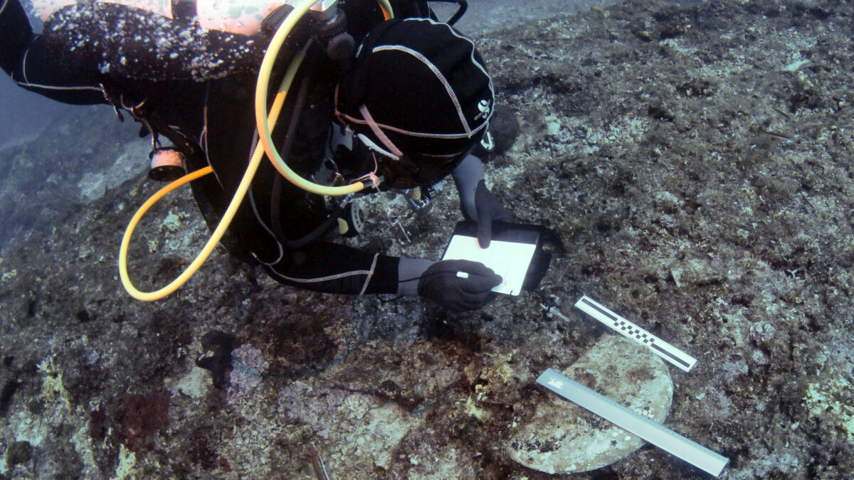 Locating and documenting ceramics, intact and in fragments, from the Antikythera Shipwreck (photo: MOCAS)