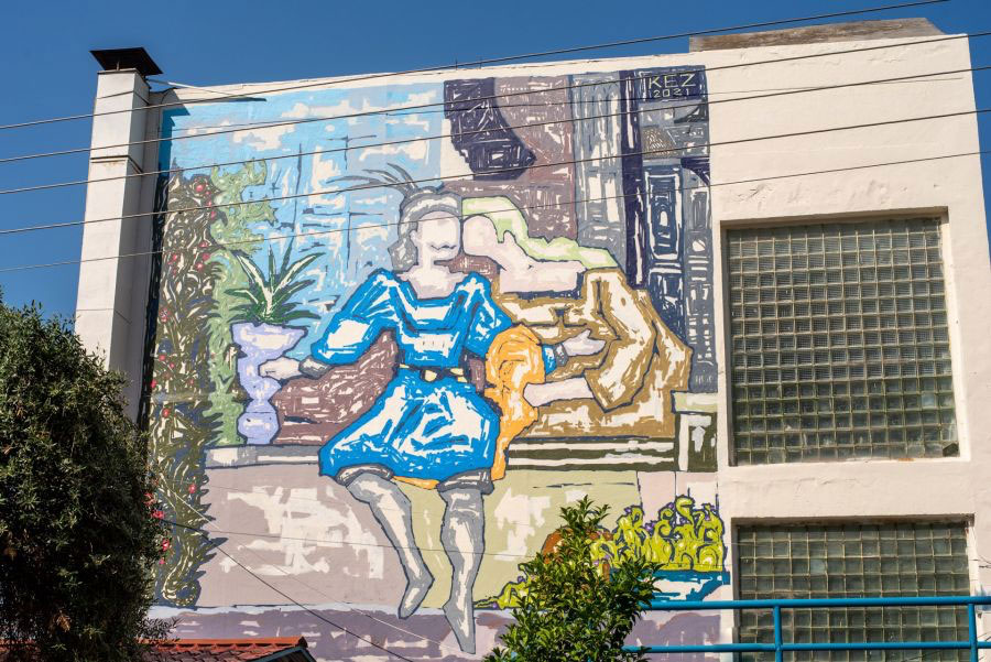 The programme of public murals is expanding to private buildings located in the city center and its neighborhoods.