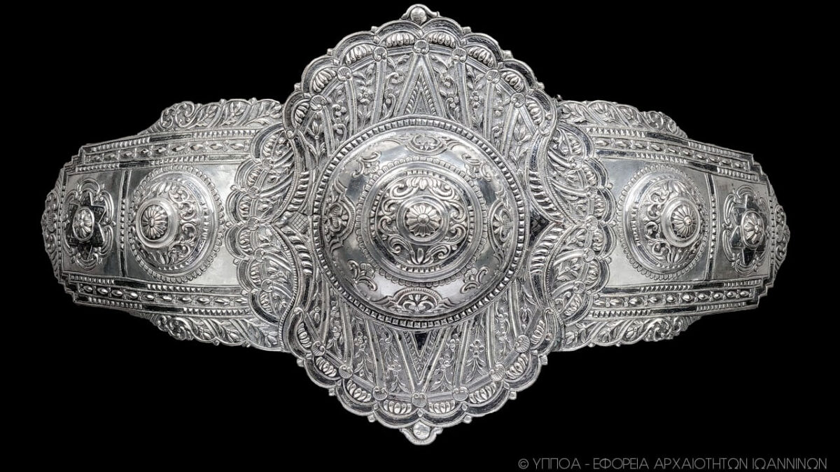 Silver 19th c. belt. Byzantine Museum of Ioannina (photo: Ephorate of Antiquities of Ioannina). 