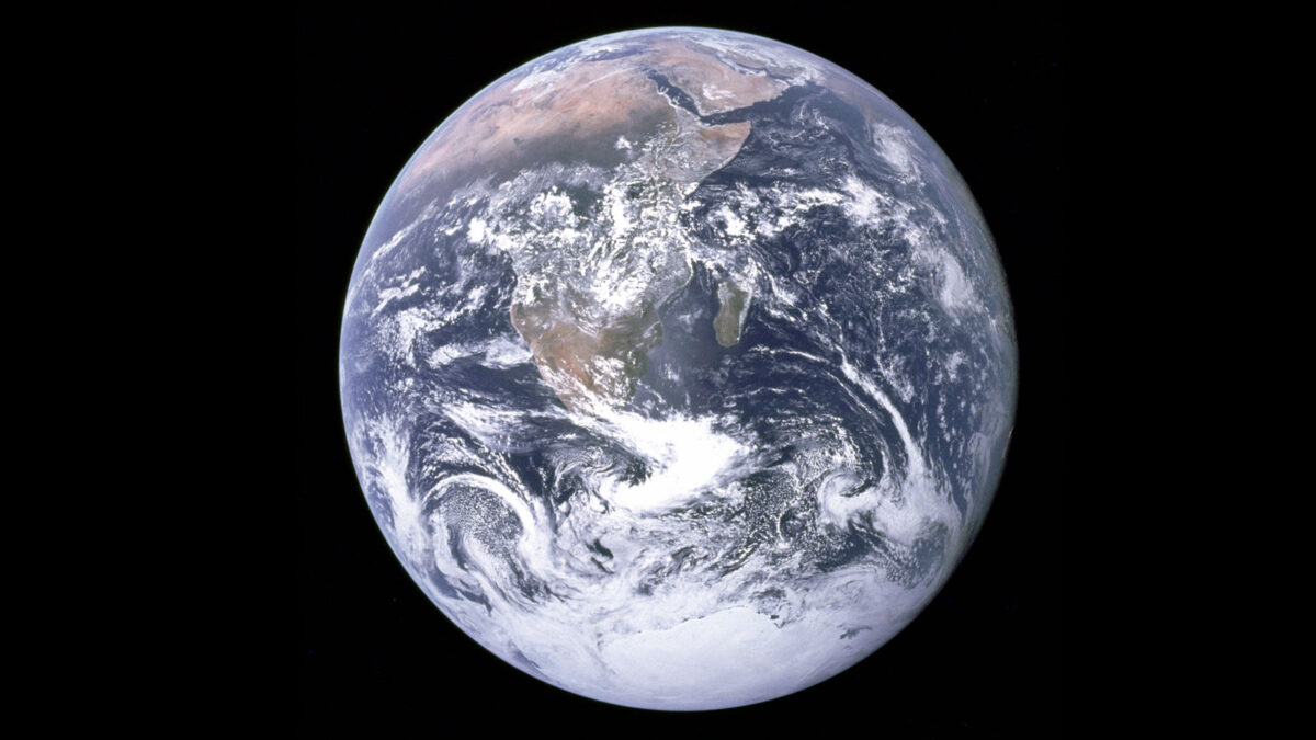 The Earth, as photographed by astronauts of Apollo 17(photo: Wikipedia) 