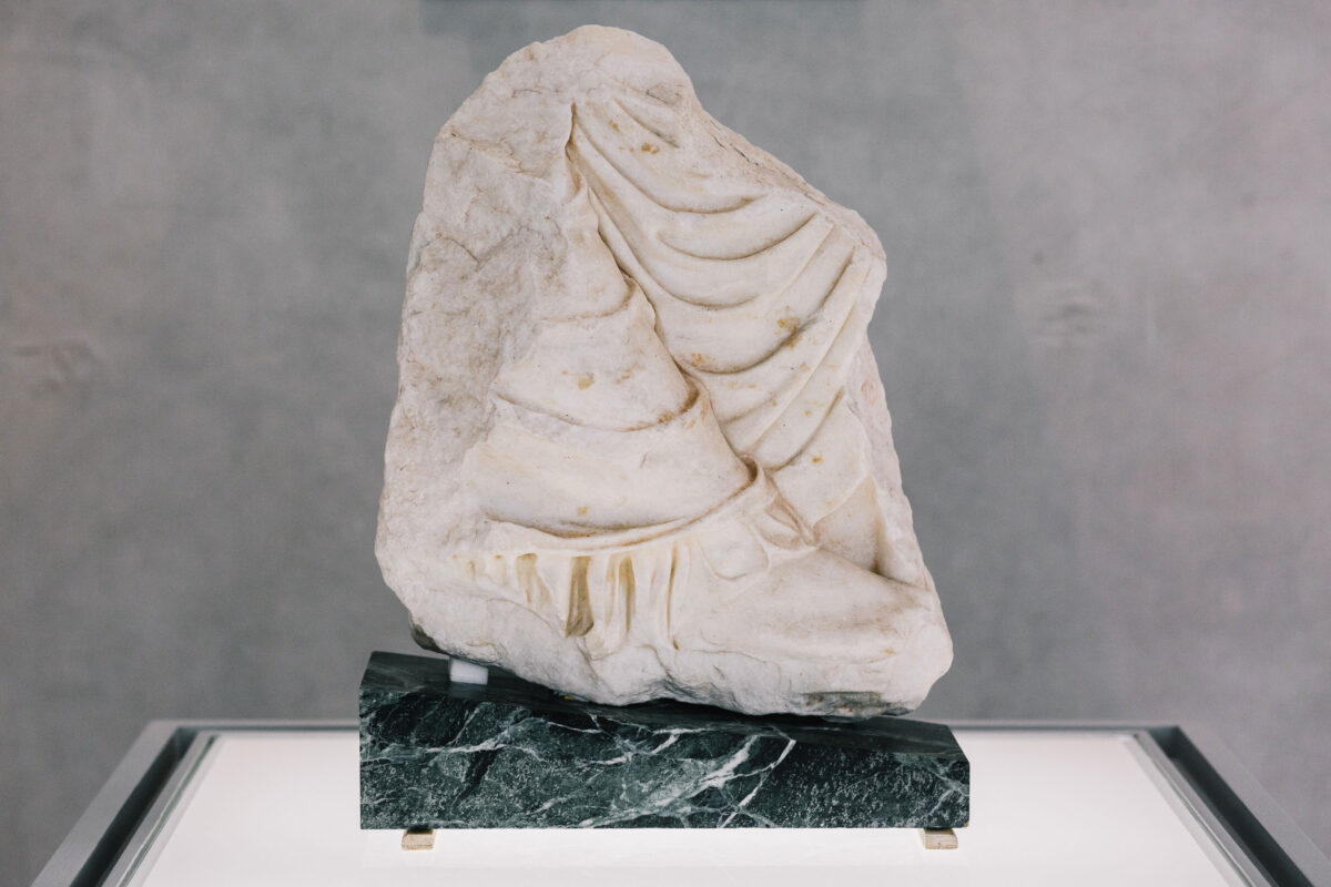 The fragment of block VI from the east frieze that came from the A. Salinas Museum, Palermo. ©Acropolis Museum. Photo: Paris Tavitian 