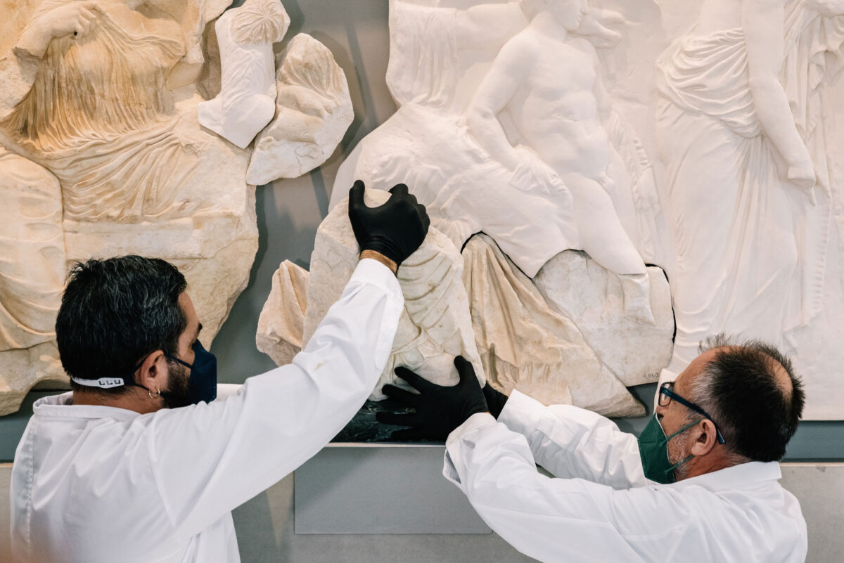 Conservators of the Acropolis Museum place the “Fagan fragment” on block VI from the east frieze. ©Acropolis Museum. Photo: Paris Tavitian