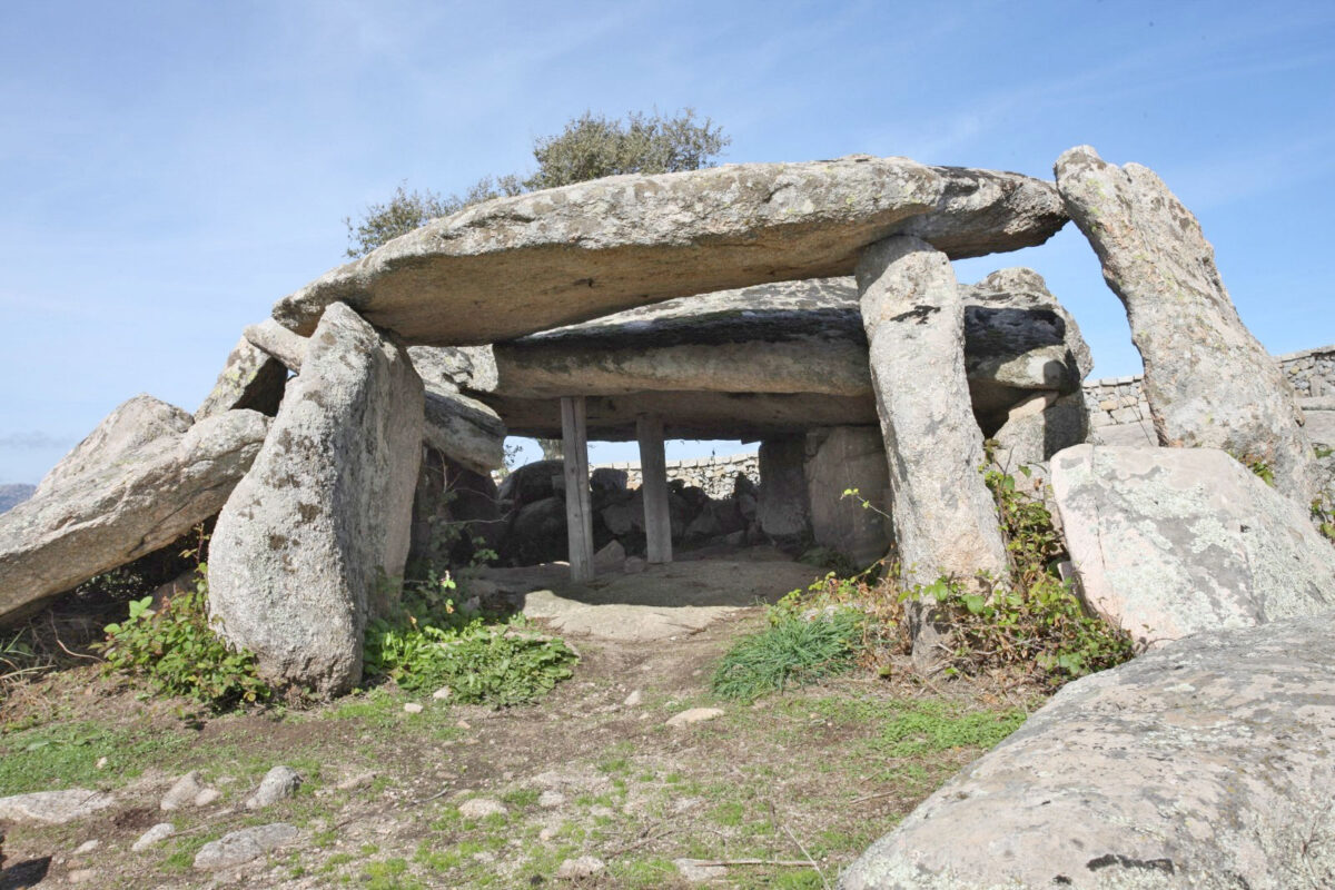 Dolmen di Ladas – Luras (image source: AMTH).