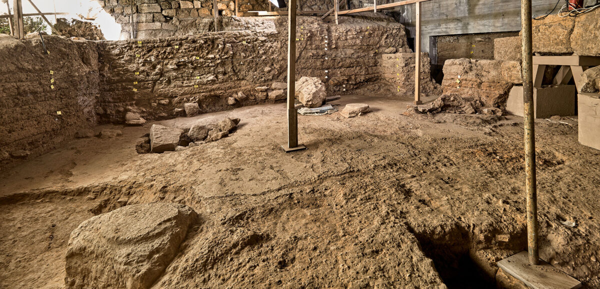 Fig. 1. Chania Old Town. Kastelli Hill. Excavation on 1 Katre Street. Part of the large hall with the gravel-lime floor from the east (14th-13th c. BC).