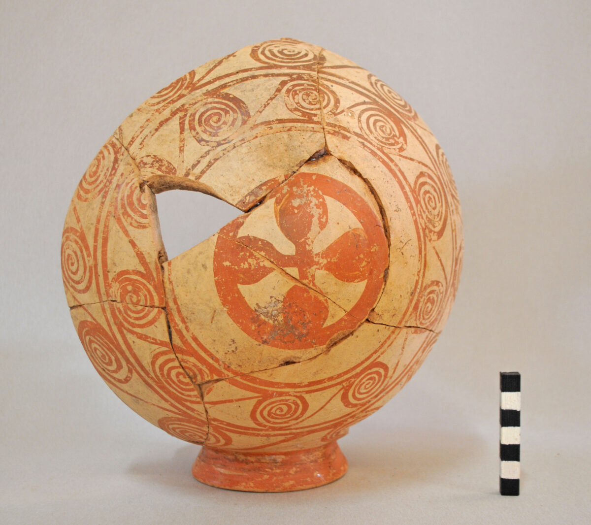 Fig. 15. Excavation on Kanevaro and Skordilon streets (plot Lionaki - Vlamaki). Typical pottery of the 14th c. BC (end of Late Minoan IIIA1 period).