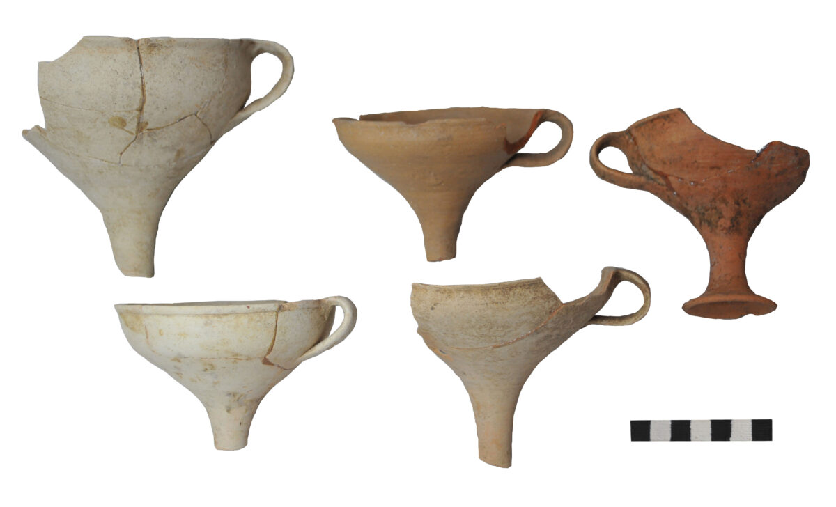 Fig. 19. Excavation on Kanevaro and Skordilon streets (plot Lionaki - Vlamaki). Typical pottery of the 14th c. BC (end of Late Minoan IIIA1 period).