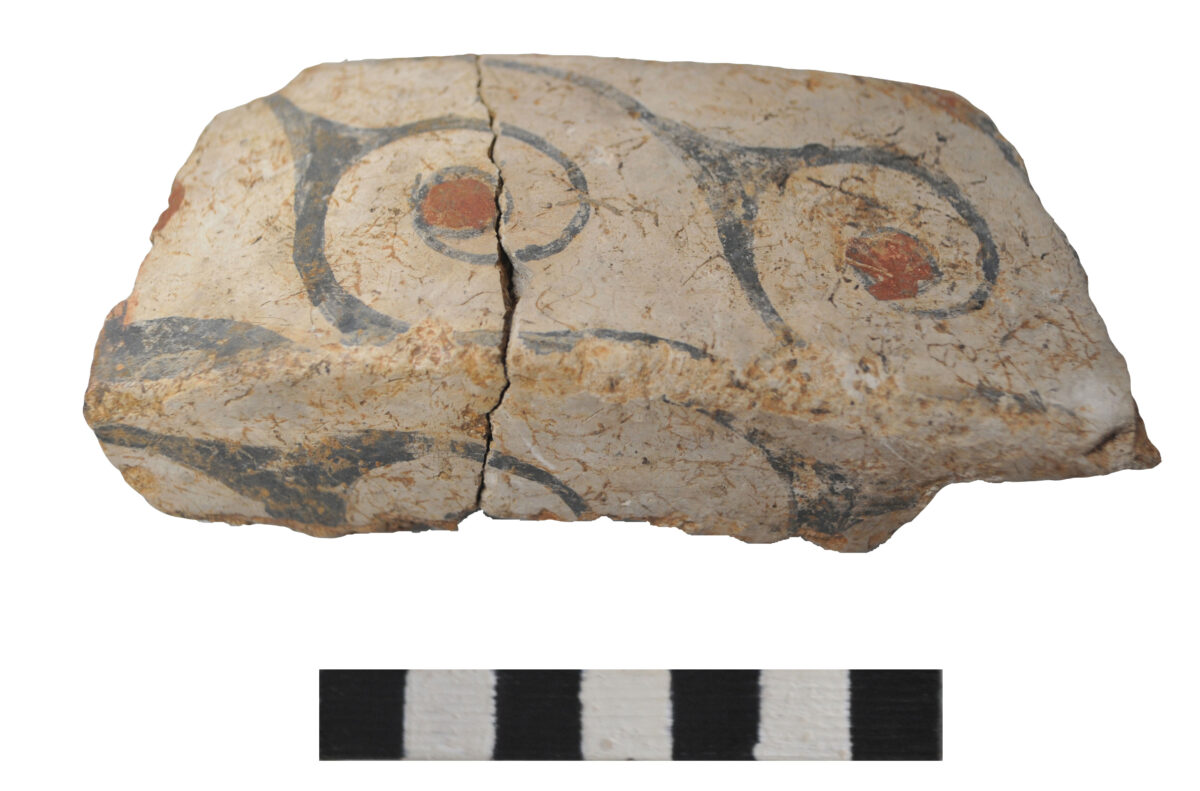 Fig. 21. Excavation on Kanevaro and Skordilon streets (plot Lionaki-Vlamaki). Offering table fragment with excellent spiral decoration (end of Late Minoan IIIA1 period).