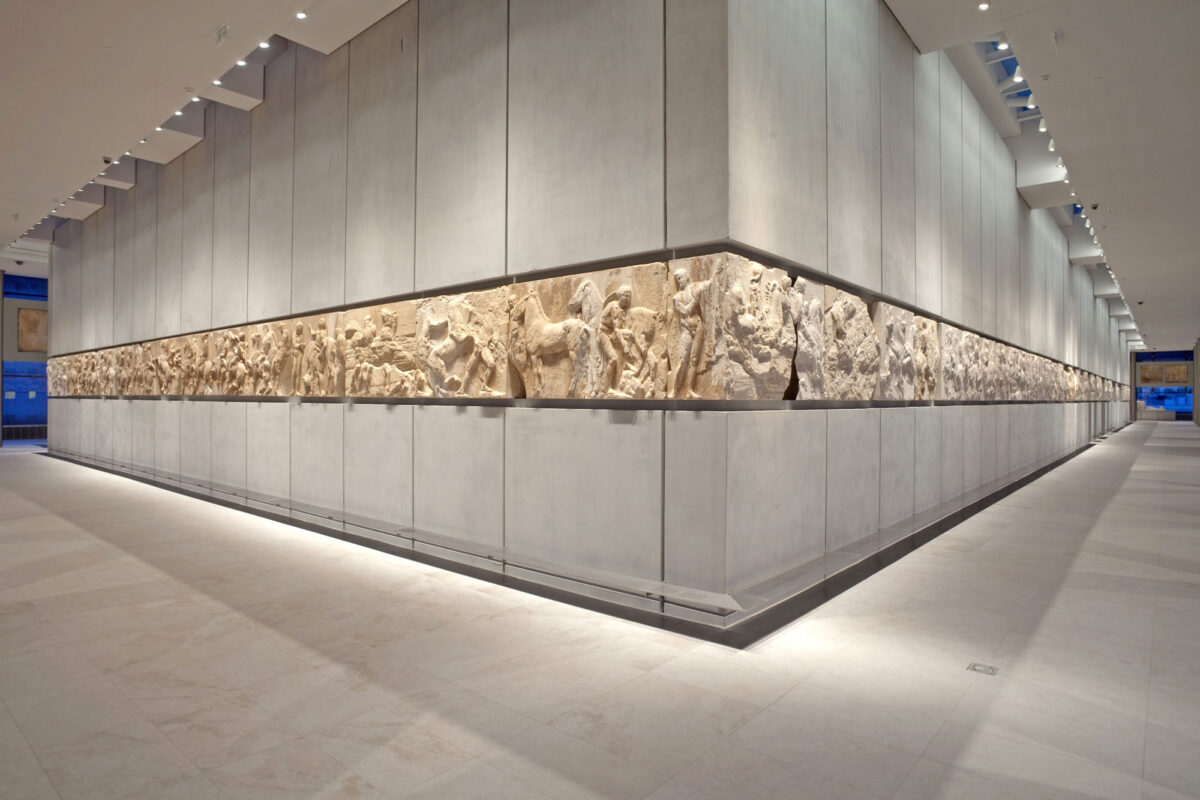 Southwest corner of the Parthenon frieze, from which began the two streams of the Panathenaic procession © Acropolis Museum. Photo Nikos Daniilidis