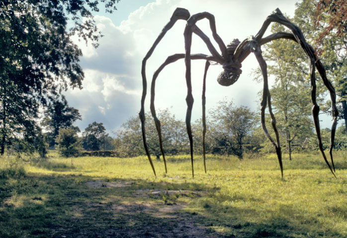 Louise Bourgeois, “Maman” (1999).  At the Wanås Konst Foundation, Knislinge, Sweden, 2006. Image credit: Anders Norrsell © The Easton Foundation /Permit for reproduction by  OSDEETE, Athens, Greece and VAGA at ARS, New York, USA.