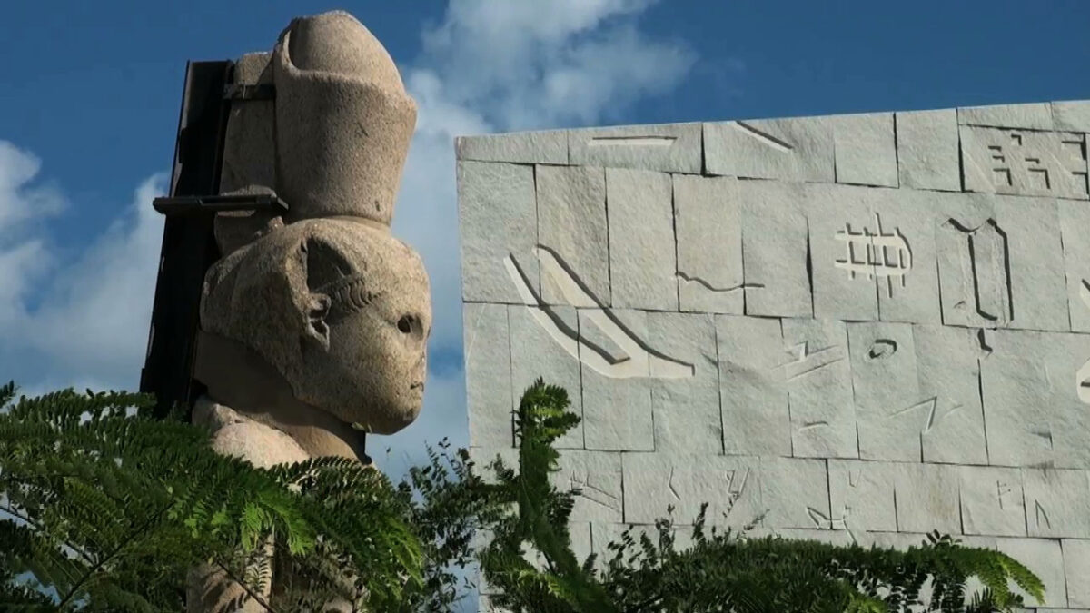 Still from the film “The moving statues of Alexandria” (France, 2016, 35’).