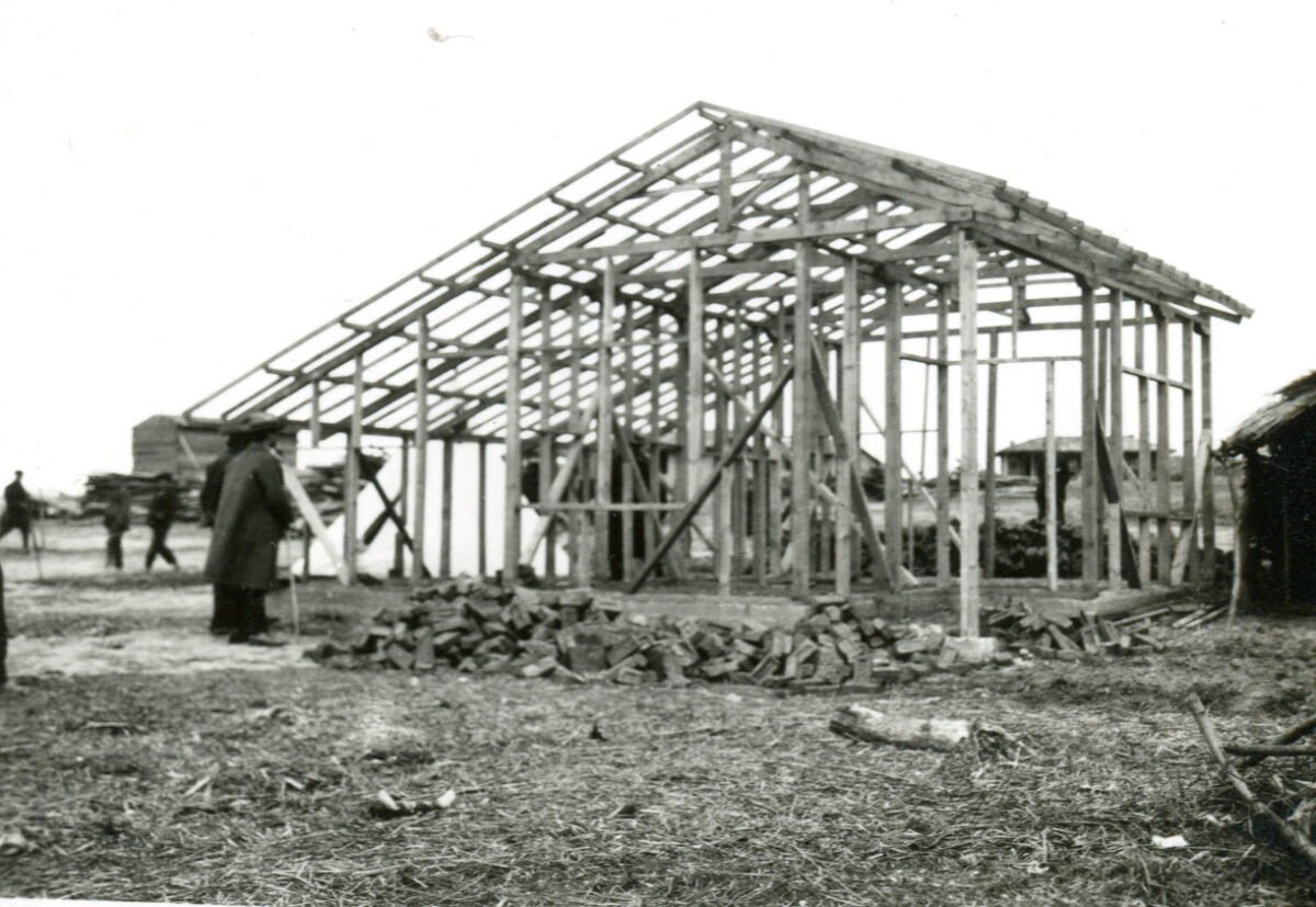 Building houses for the refugees. Benaki Museum / Historical Archives (L. Samara Archive) 371_117