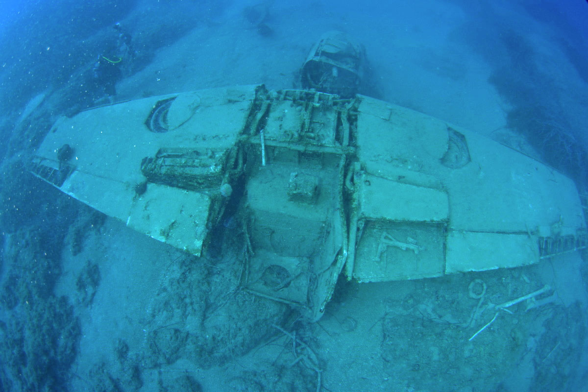 11 shipwreck monuments are accessible for recreational diving