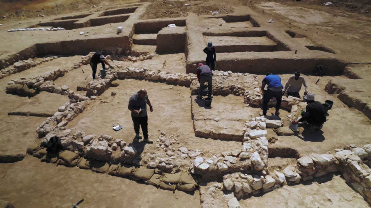 View of the excavations. 
