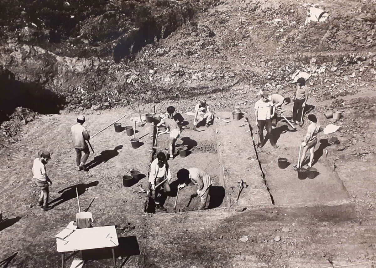 Archaeological excavations at Evron Quarry, 1976-77. Photo: Evron Quarry Excavation Archive