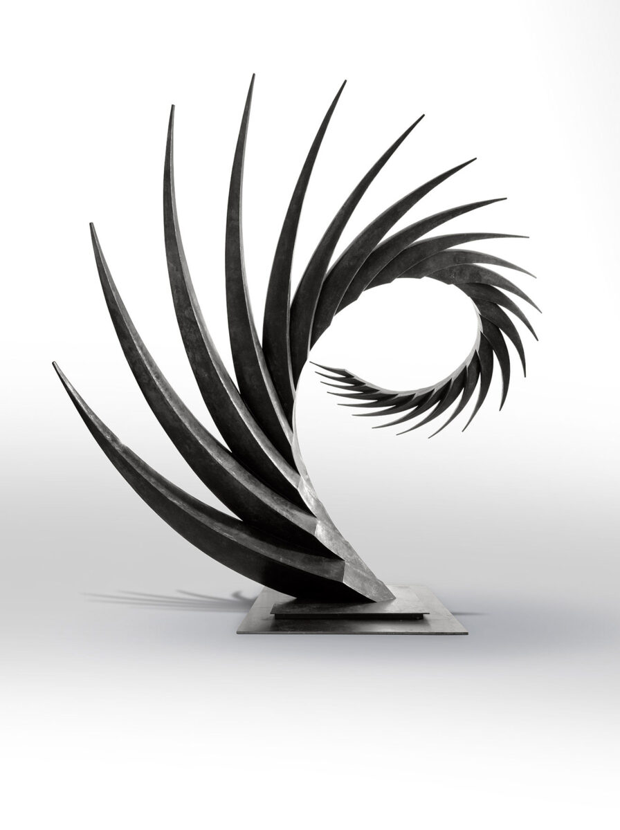 The main focus is Calatrava's new sculptural series, a body of work which has been in development for the last 20 years. Image credit : Glyptothek
