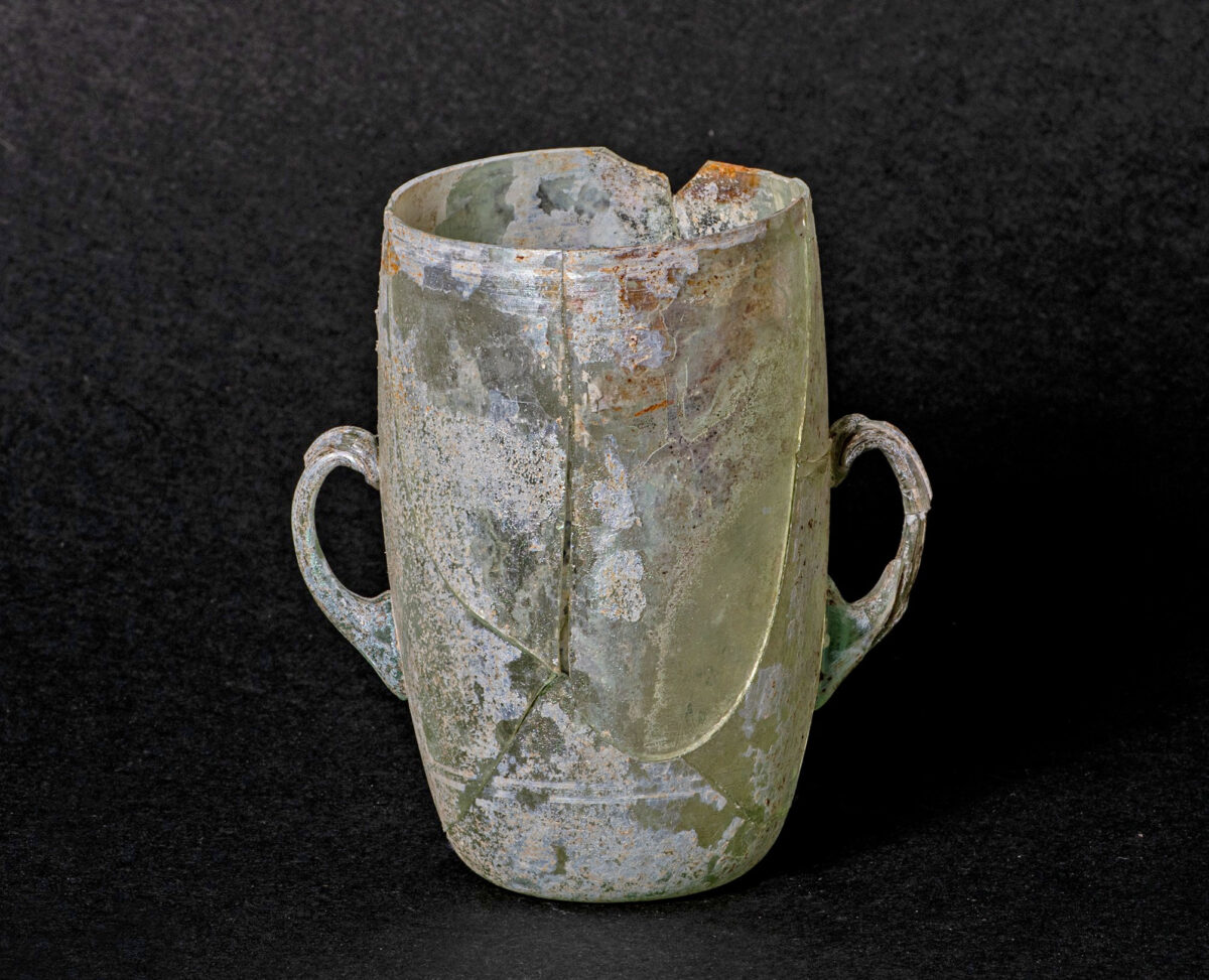 Glass mug from Roman times. From the cemetery of the ancient city of Milos. Source: Cyclades Ephorate of Antiquities